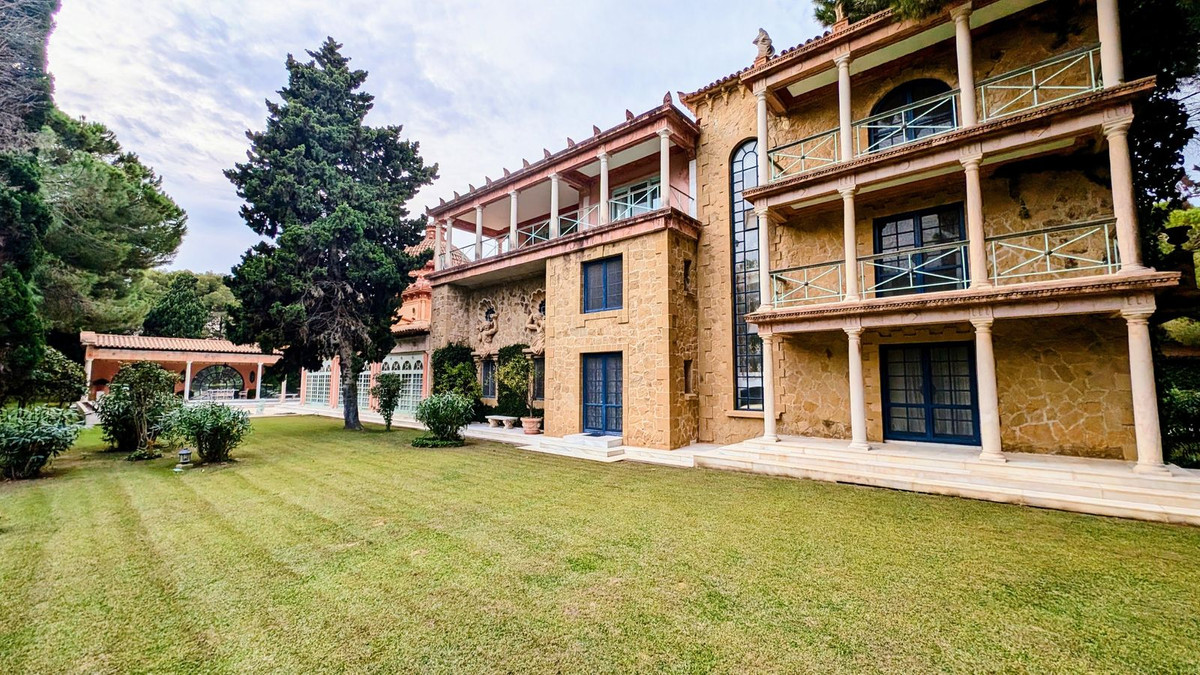 16 Bedroom Villa in Sotogrande - Photo 58