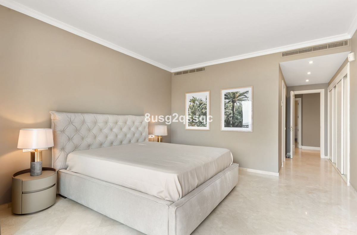 2 Bedroom Apartment in Estepona - Photo 6