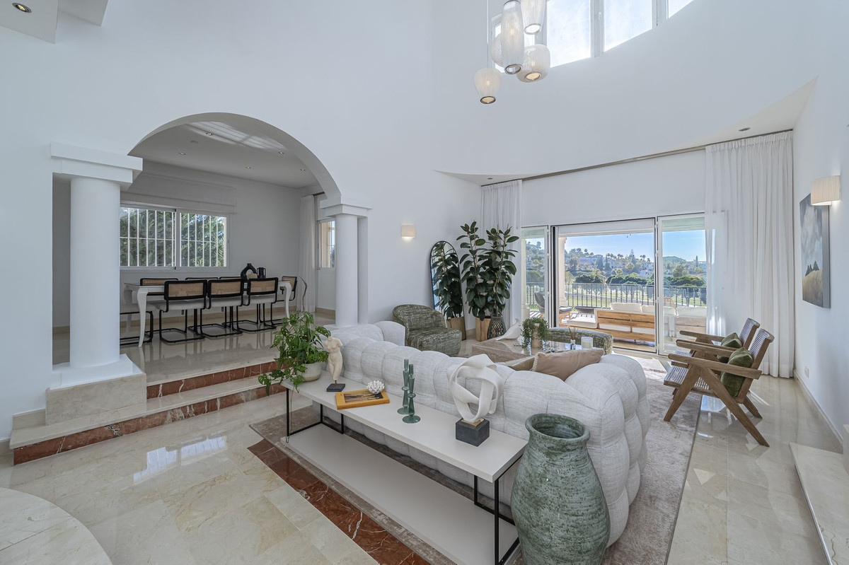 7 Bedroom Villa in Marbella - Photo 8