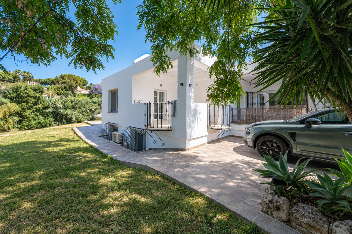 4 Bedroom Villa in Marbella - Photo 15