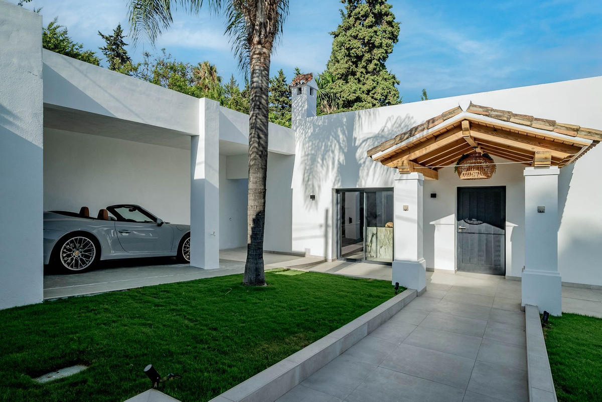 6 Bedroom Villa in Marbella - Photo 38