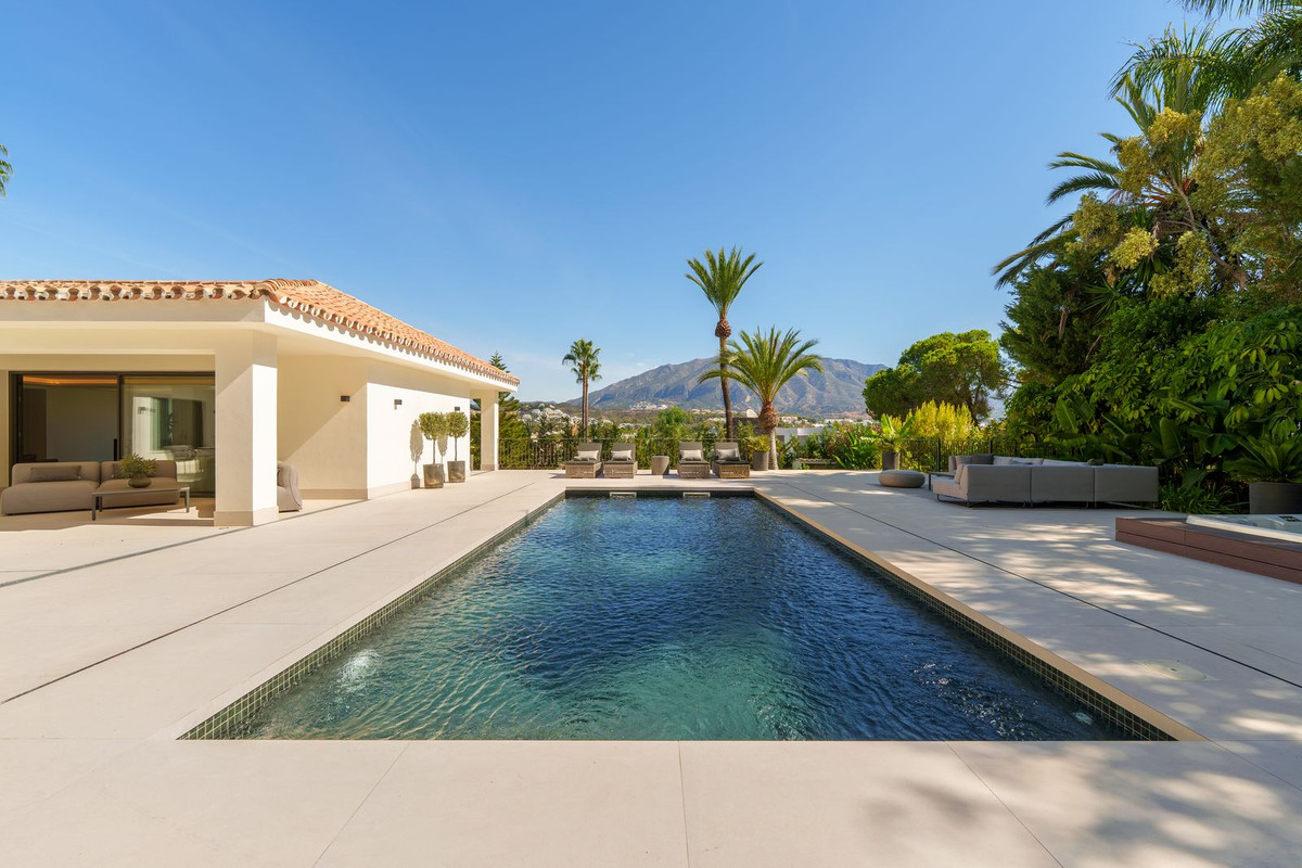 5 Bedroom Villa in Marbella - Photo 28