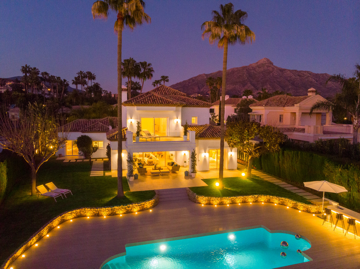 4 Bedroom Villa in Marbella - Photo 10