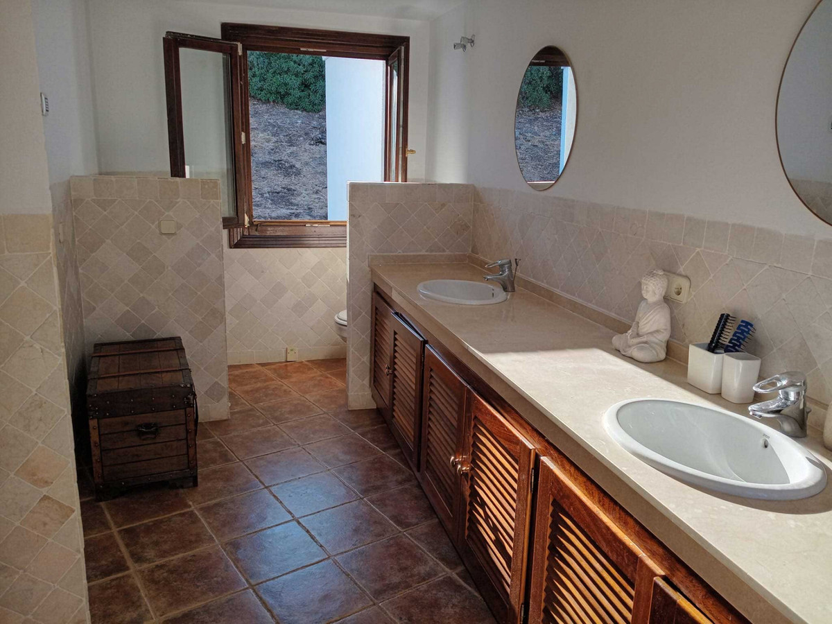 3 Bedroom Townhouse in Estepona - Photo 19