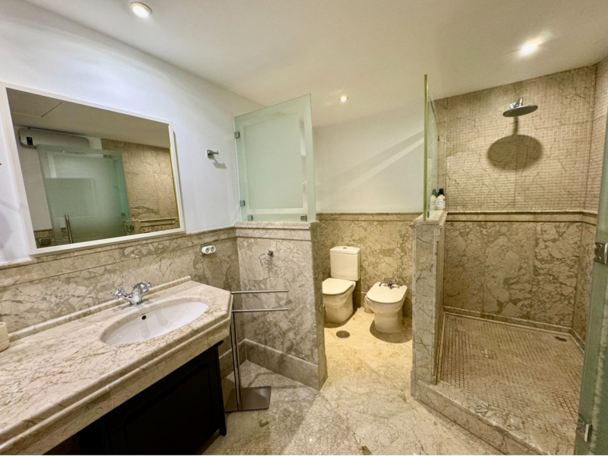 3 Bedroom Apartment in San Pedro de Alcántara - Photo 25