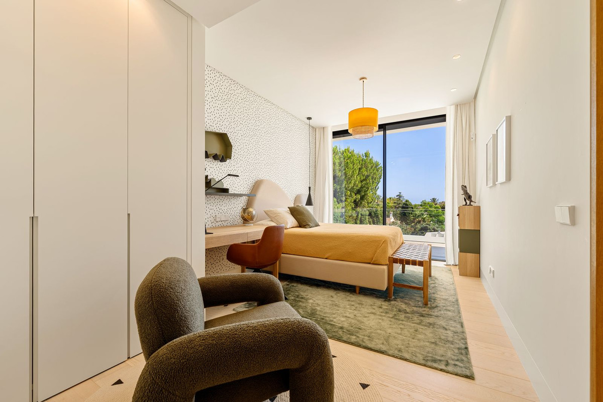 6 Bedroom Villa in San Pedro de Alcántara - Photo 41
