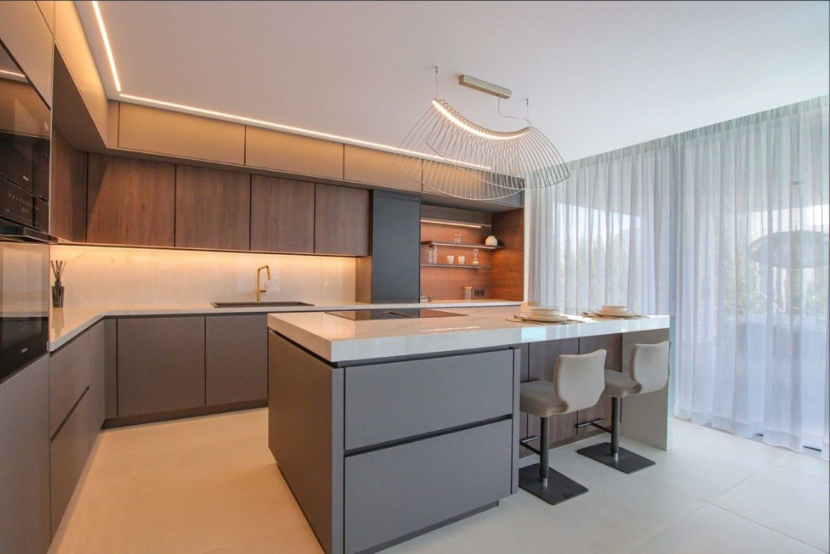 4 Bedroom Villa in Estepona - Photo 9