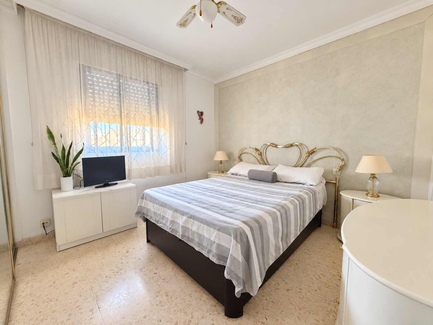 3 Bedroom Apartment in Fuengirola - Photo 9