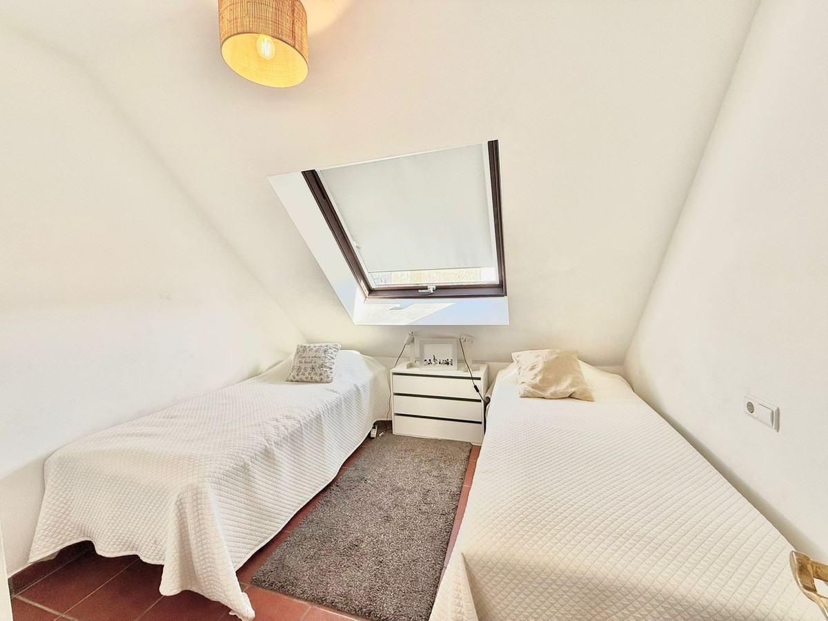 3 Bedroom Penthouse in Fuengirola - Photo 8