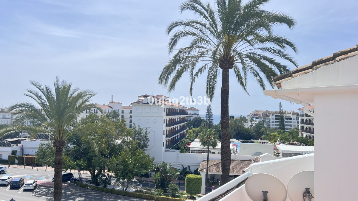 4 Bedroom Apartment in Marbella - Photo 26