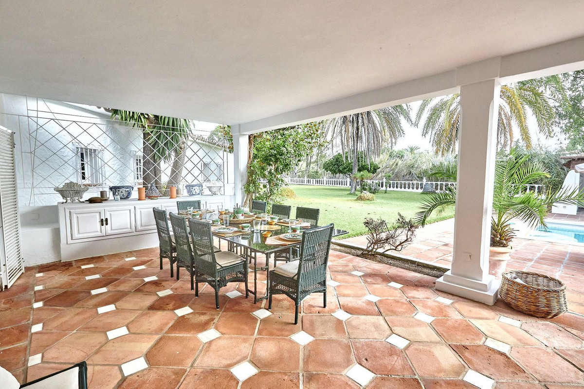 7 Bedroom Villa in San Pedro de Alcántara - Photo 18