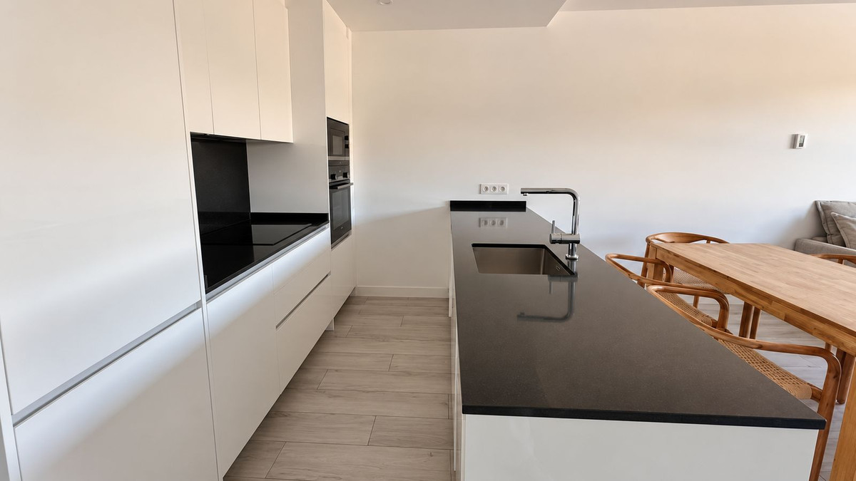 2 Bedroom Apartment in Málaga - Photo 6