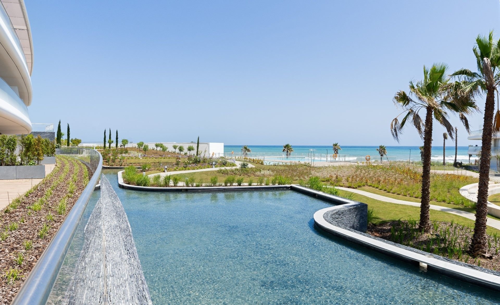 3 Bedroom Penthouse in Estepona - Photo 2