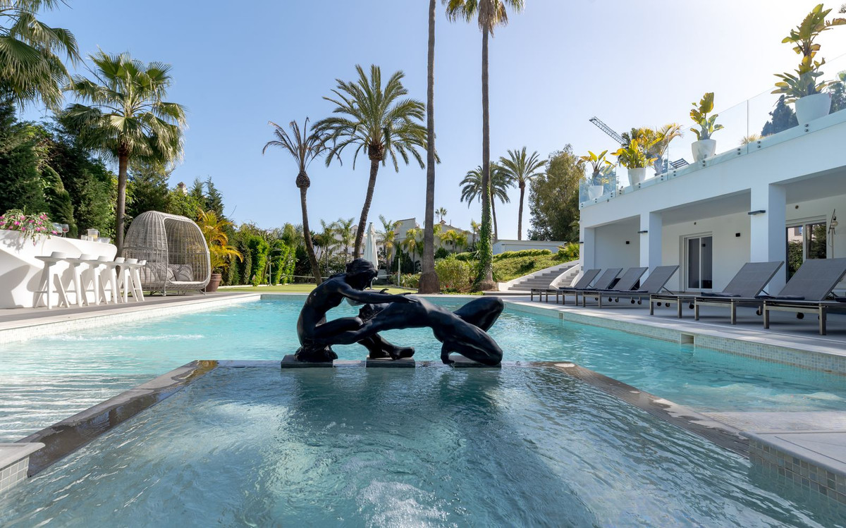 6 Bedroom Villa in Estepona - Photo 33