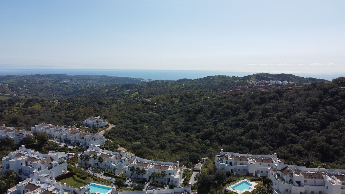 2 Bedroom Apartment in Marbella - Photo 31