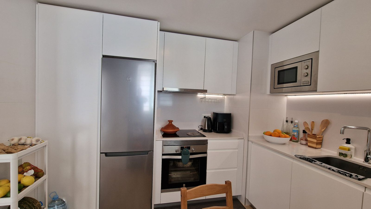 3 Bedroom Apartment in Marbella - Photo 12