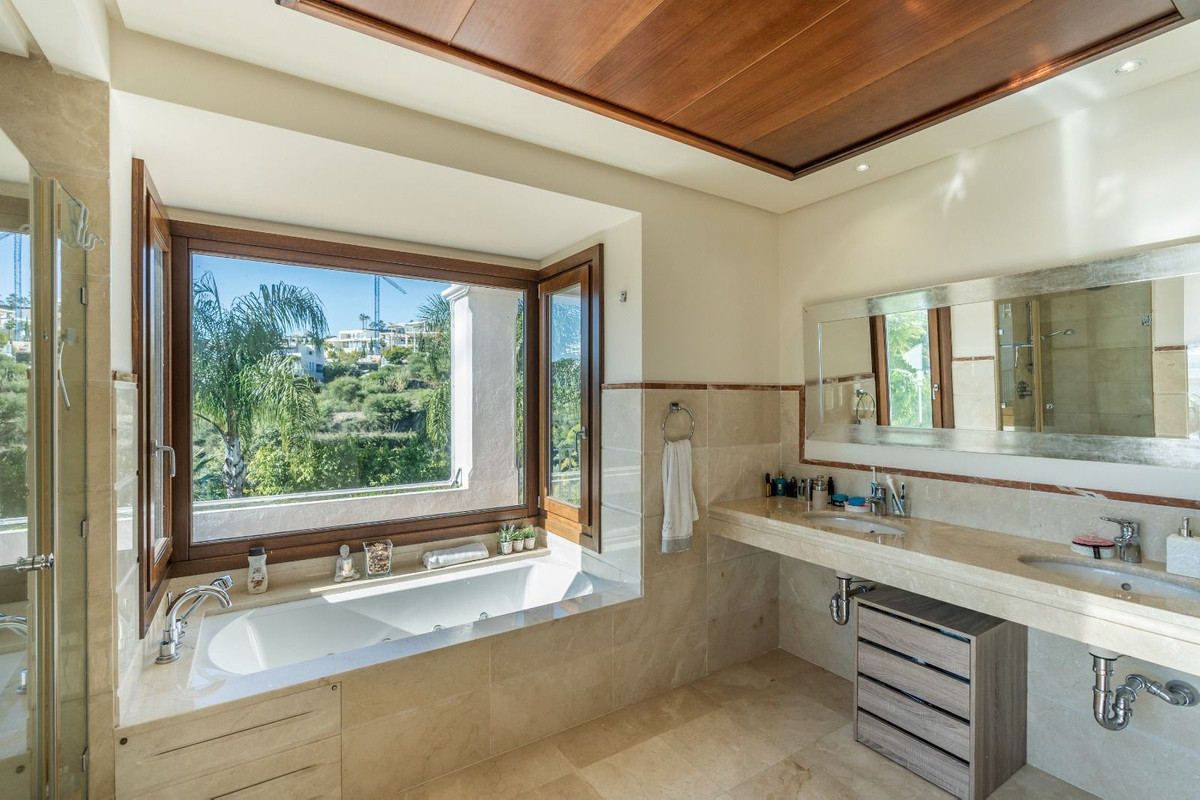 5 Bedroom Villa in Benahavís - Фото 11