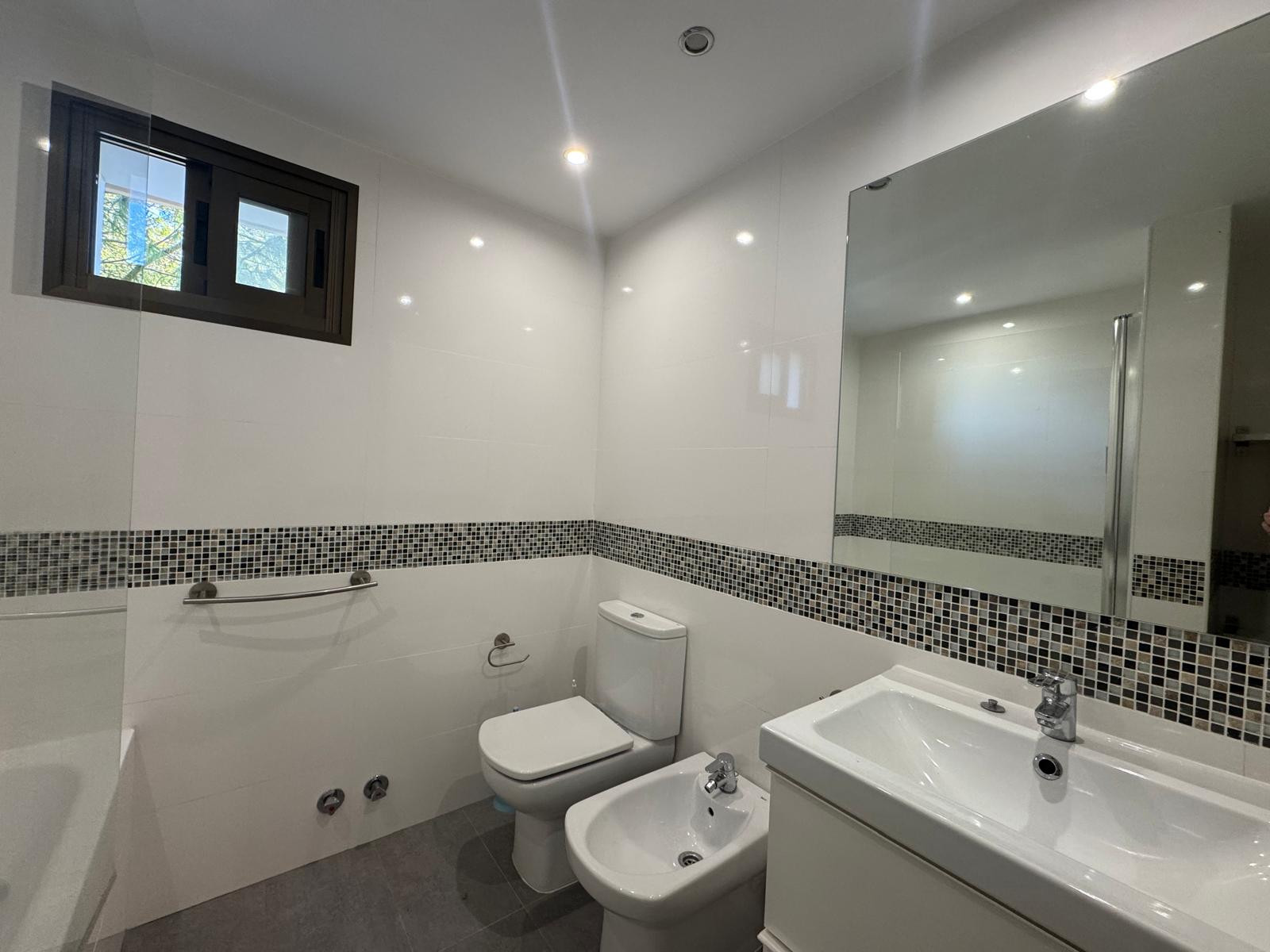 2 Bedroom Apartment in Estepona - Photo 11