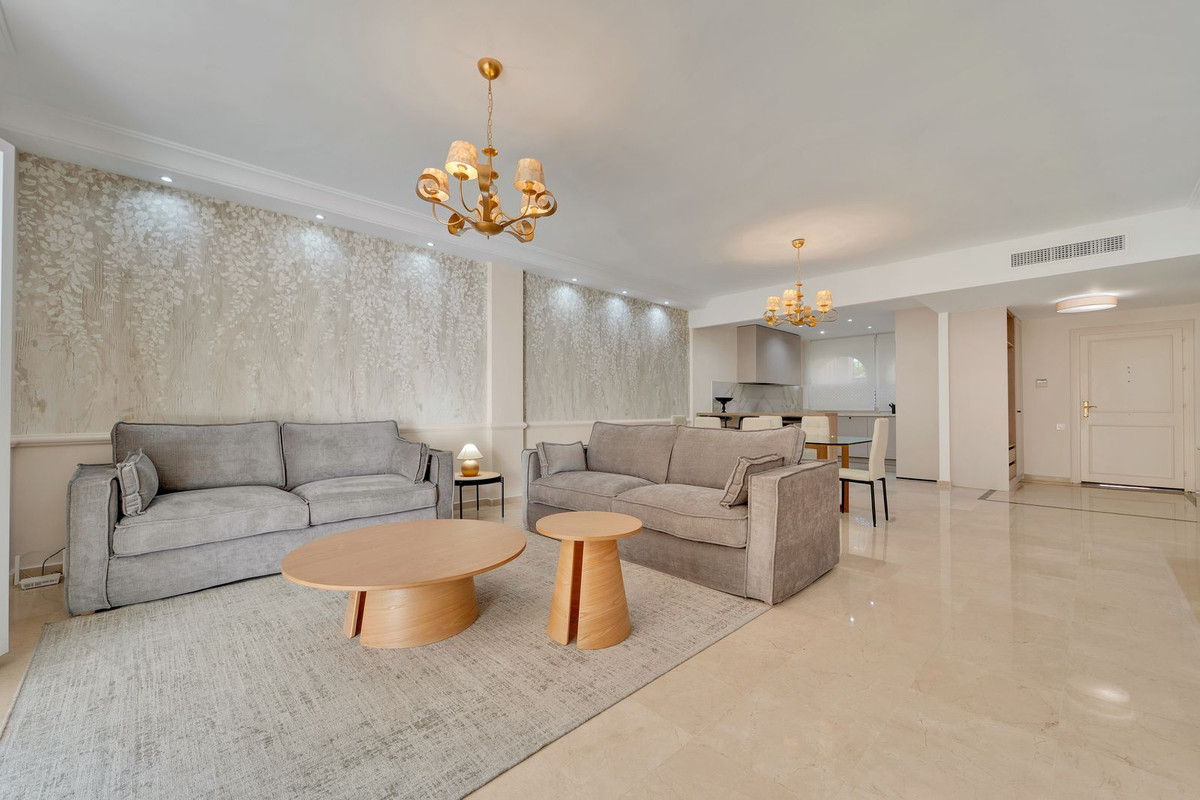 3 Bedroom Apartment in Estepona