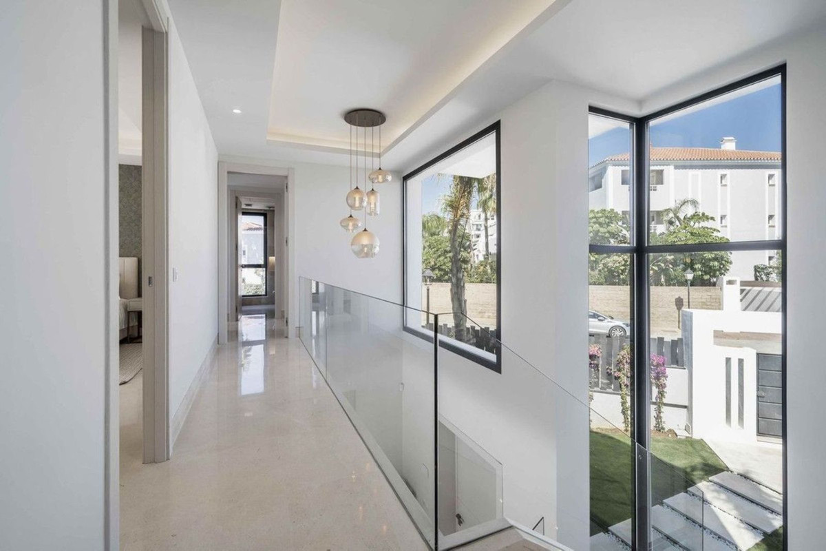 4 Bedroom Villa in Estepona - Foto 16