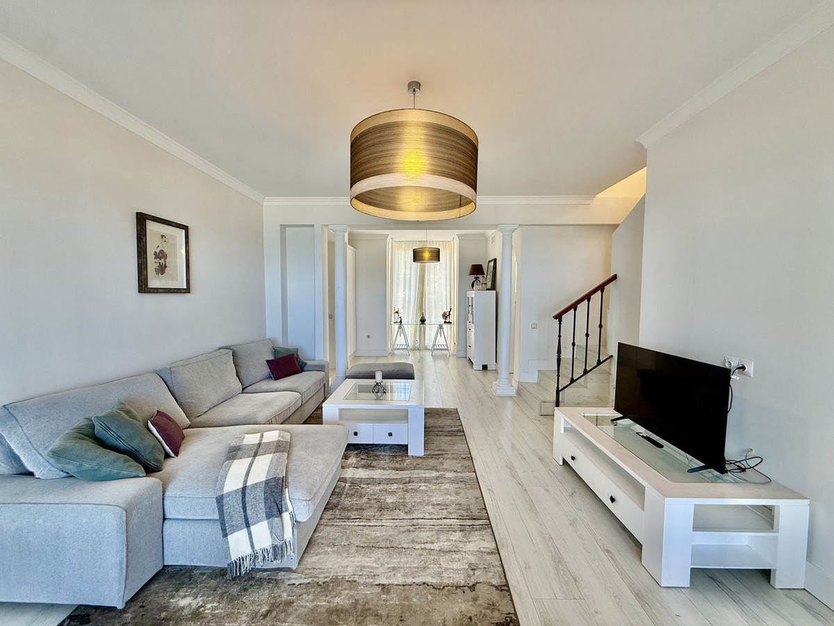 3 Bedroom Penthouse in Casares - Photo 12