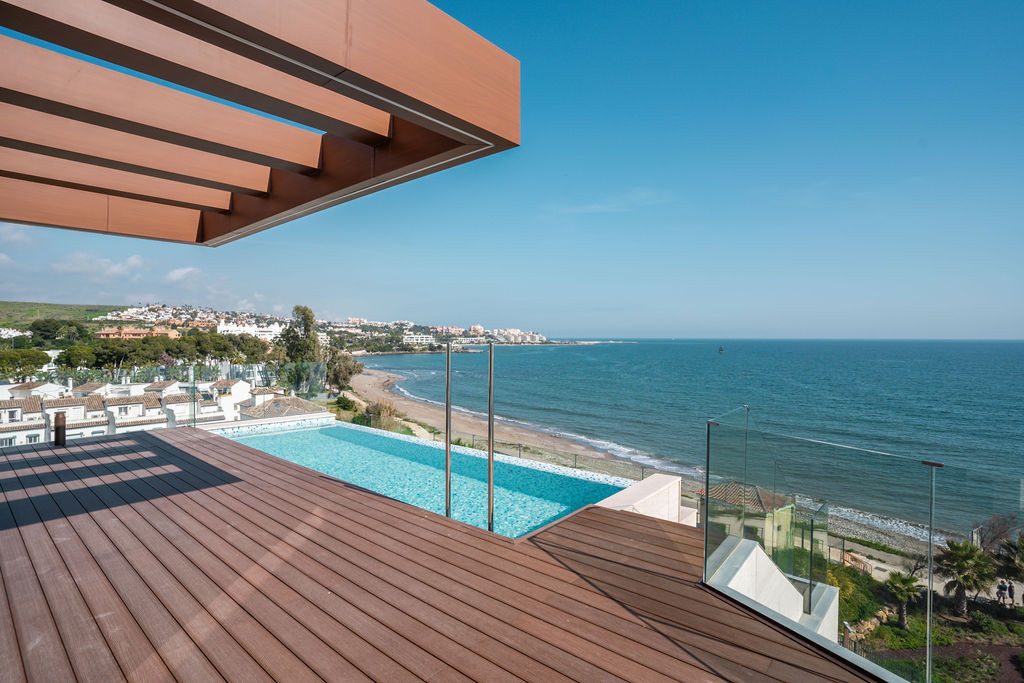 4 Bedroom Penthouse in Estepona - Photo 2