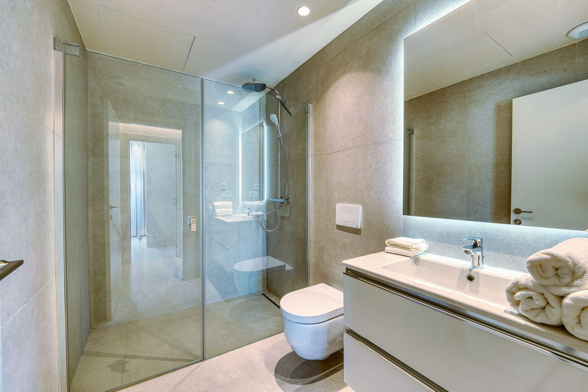 3 Bedroom Apartment in Estepona - Photo 15