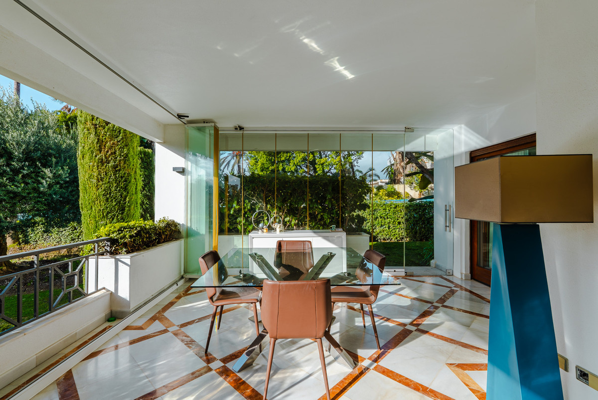 3 Bedroom Apartment in Estepona - Photo 24