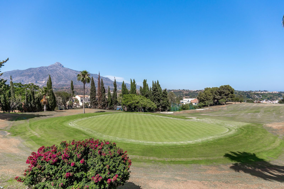 2 Bedroom Townhouse in Marbella - Photo 16