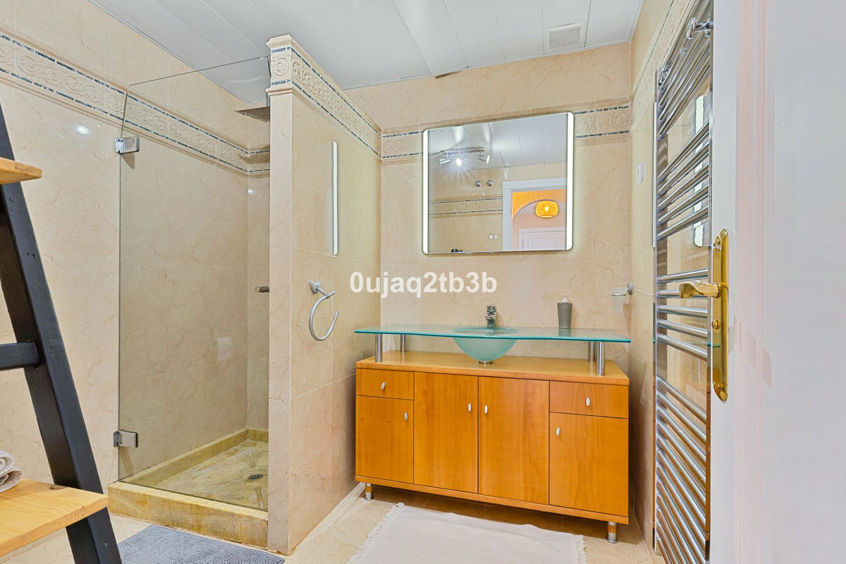 2 Bedroom Apartment in Marbella - Photo 15