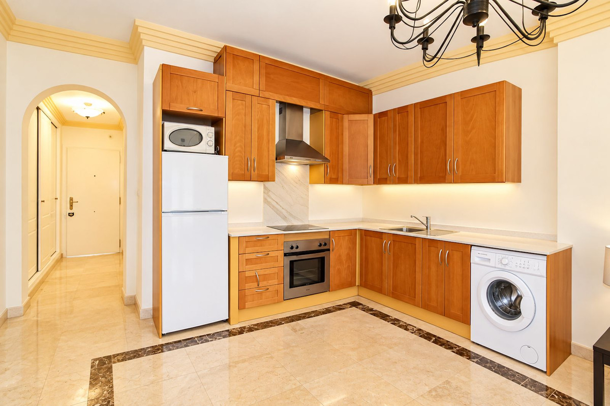3 Bedroom Apartment in Marbella - Photo 9