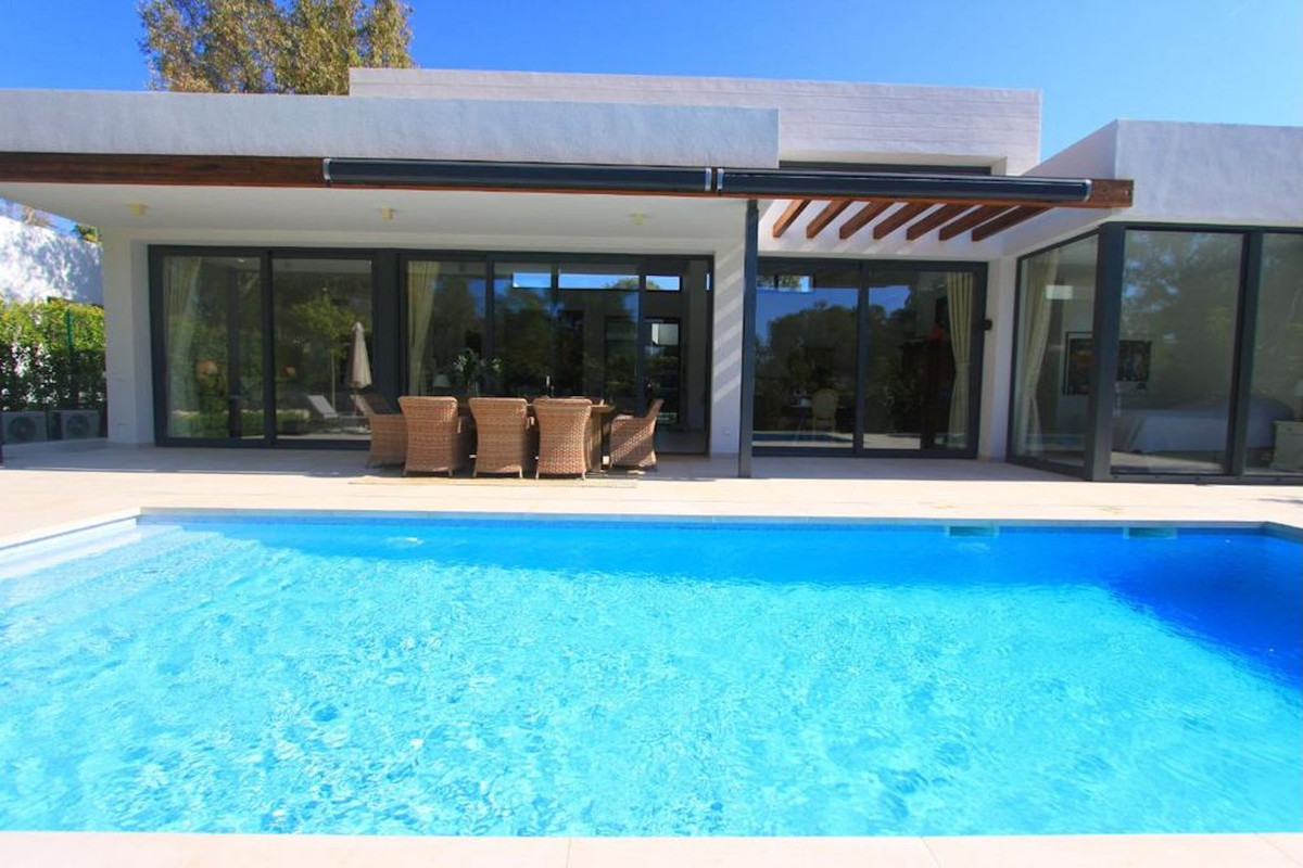 4 Bedroom Villa in Estepona - Photo 4