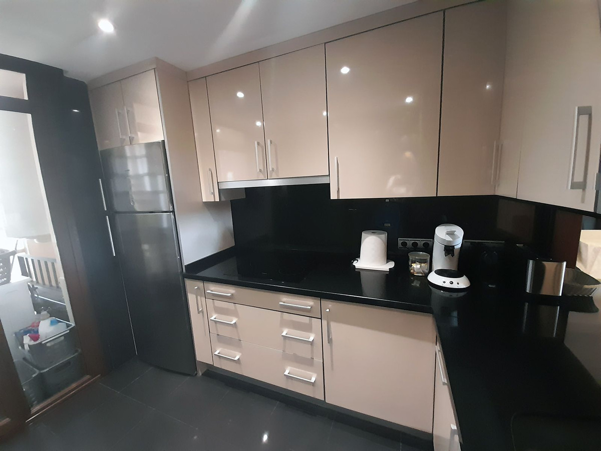 2 Bedroom Apartment in Estepona - Photo 23
