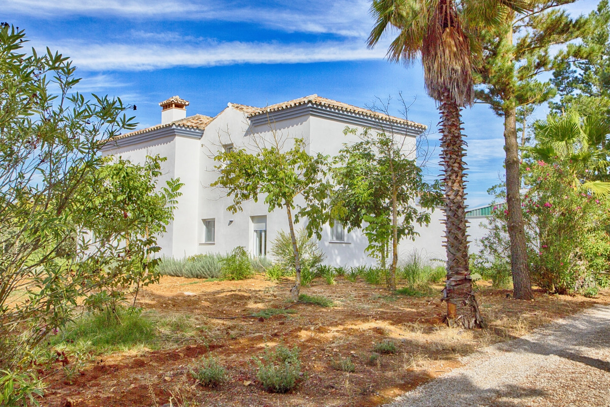 Chalet de 3 dormitorios con piscina en Málaga – Foto 1
