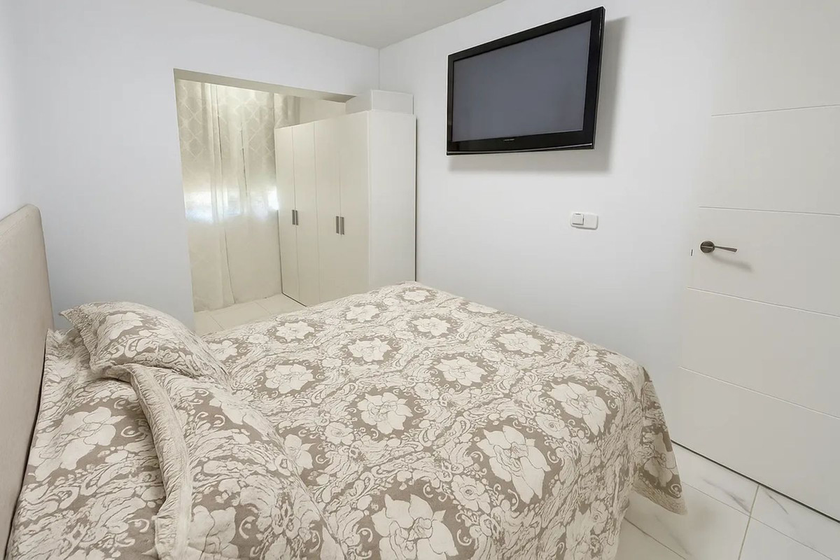 3 Bedroom Apartment in Benalmádena - Photo 6