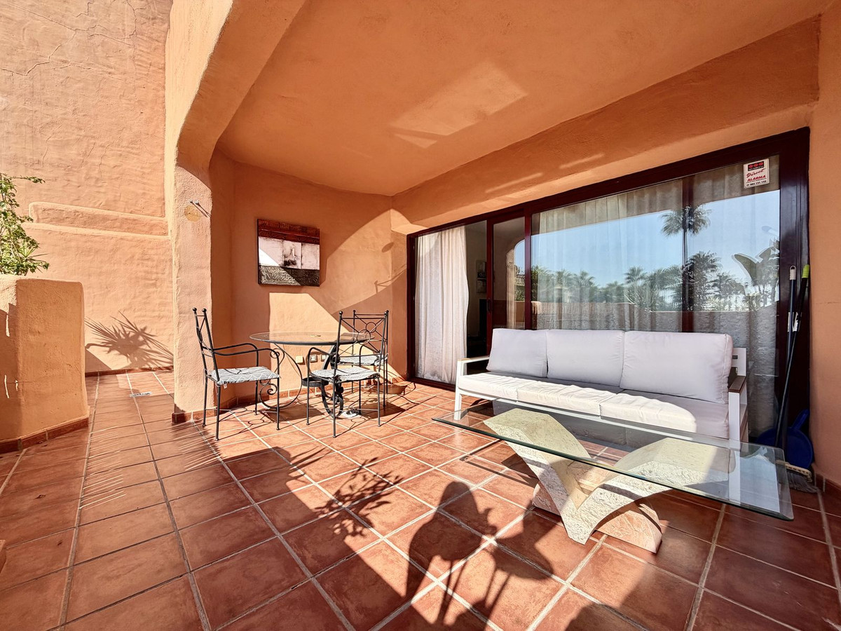 2 Bedroom Apartment in Benahavís - Photo 12