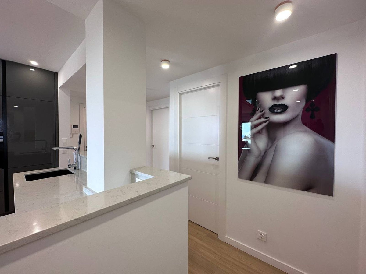 3 Bedroom Penthouse in Estepona - Photo 25