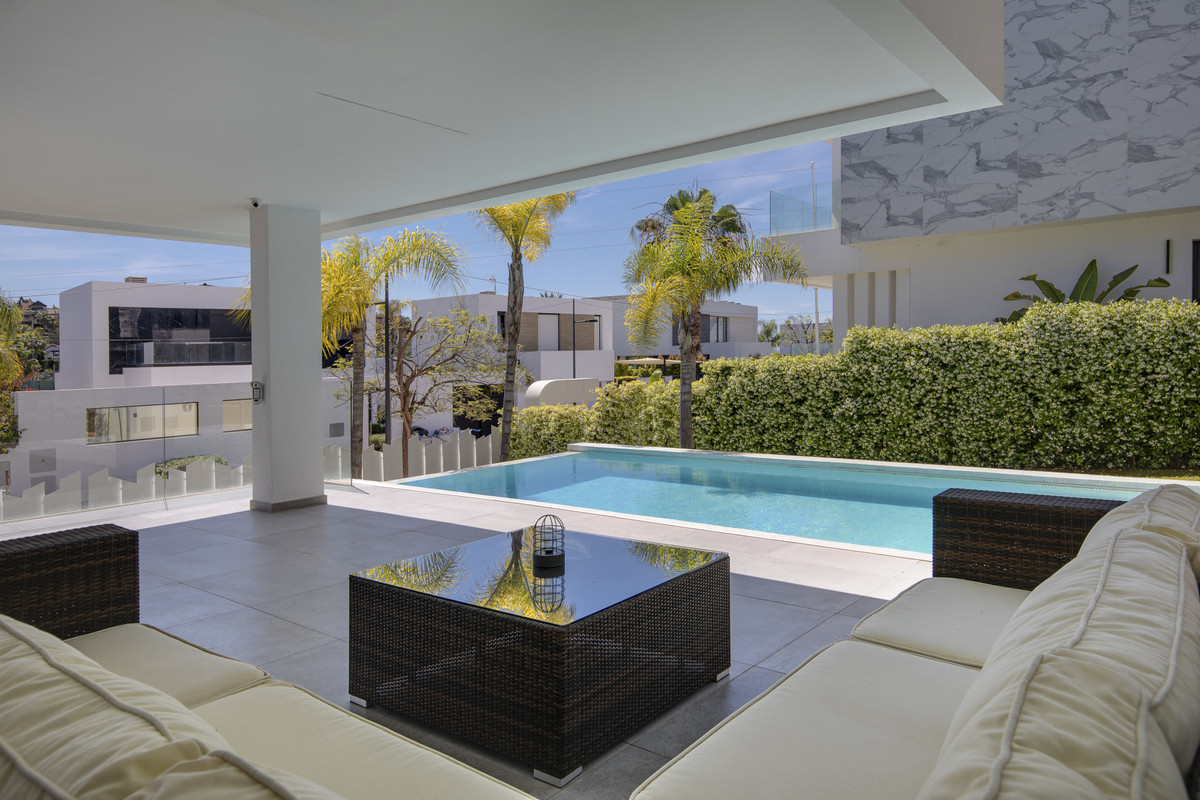 4 Bedroom Villa in Estepona - Photo 22