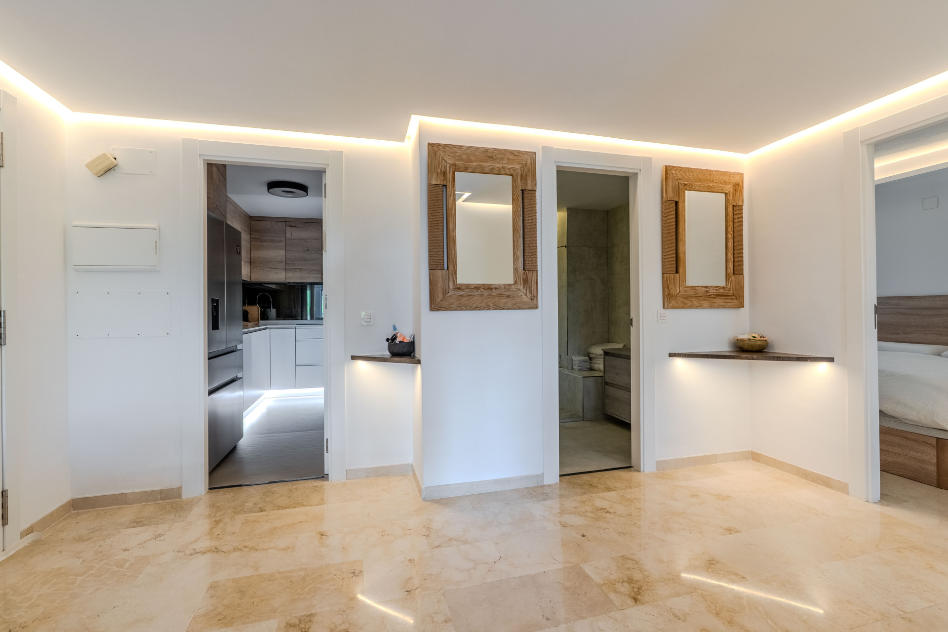 2 Bedroom Apartment in Marbella - Photo 22