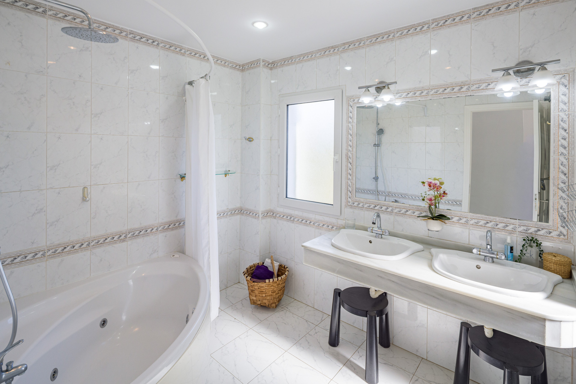3 Bedroom Villa in Marbella - Photo 35
