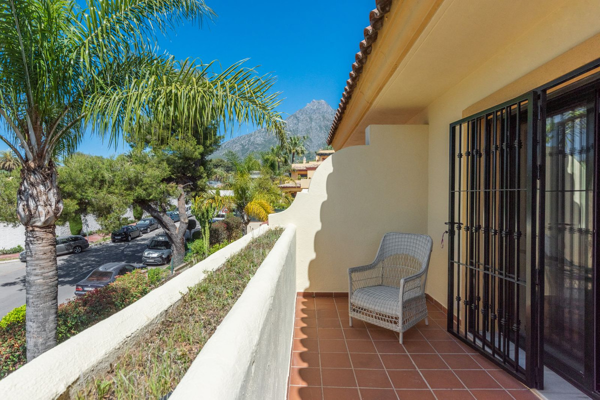 4 Bedroom Townhouse in Marbella - Photo 10