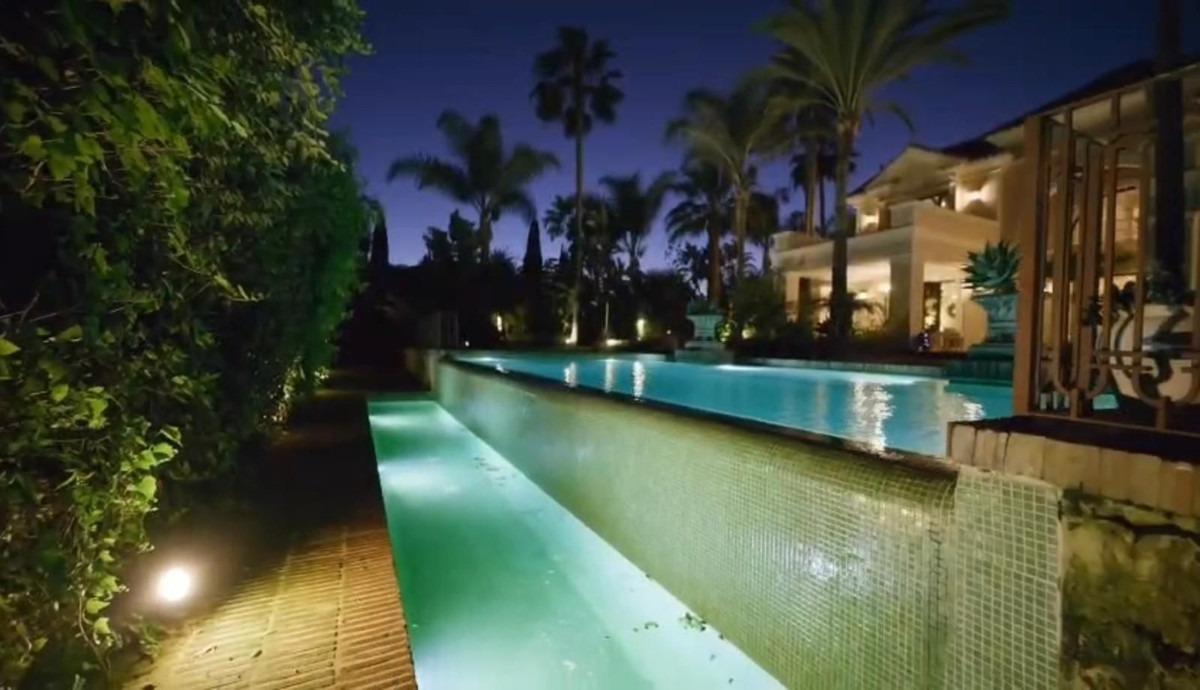 8 Bedroom Villa in San Pedro de Alcántara - Photo 4