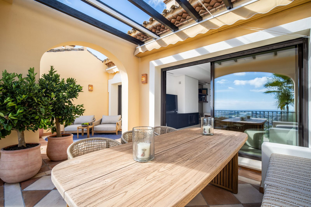3 Bedroom Penthouse in Benahavís - Photo 4