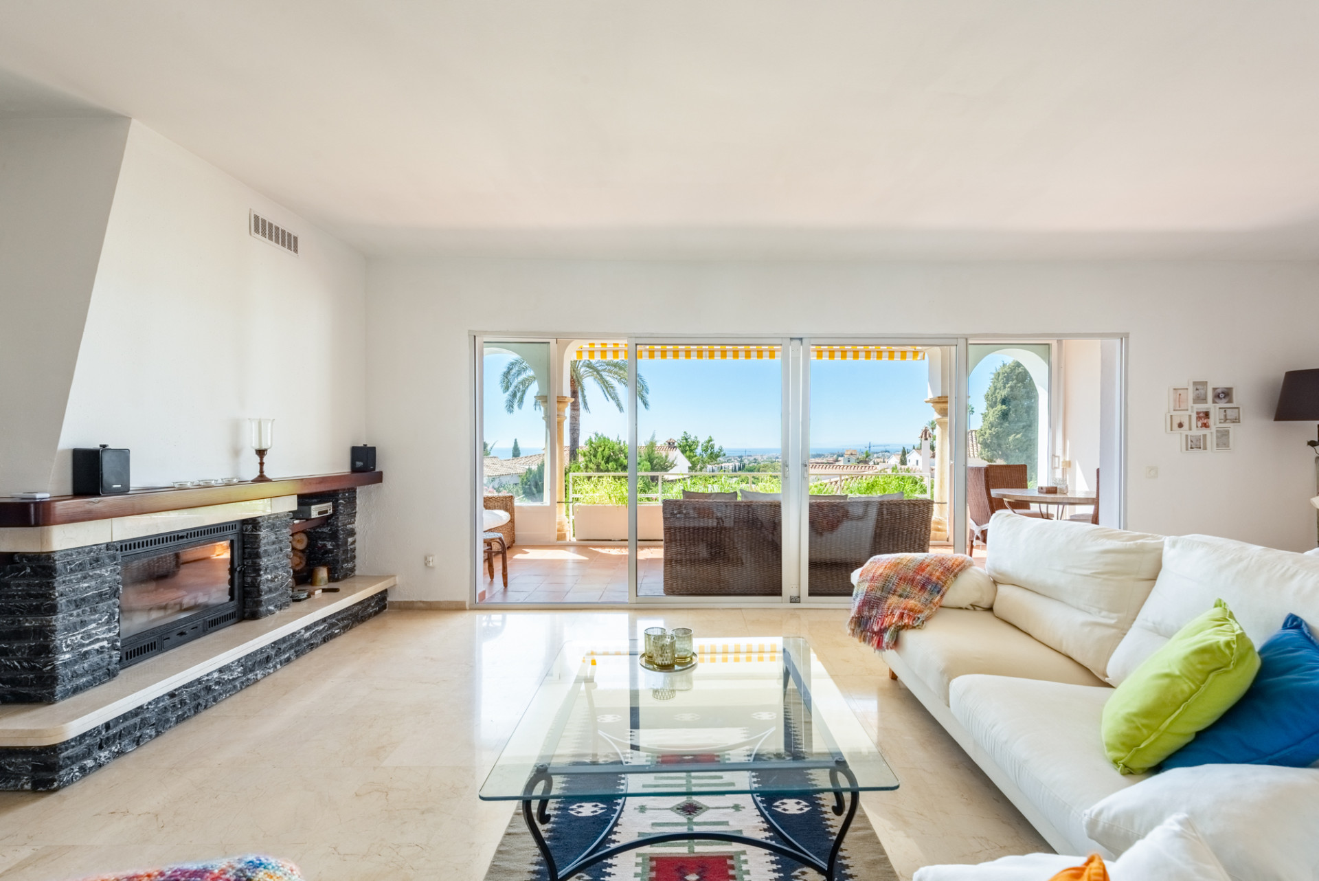 2 Bedroom Townhouse in Benahavís - Photo 4