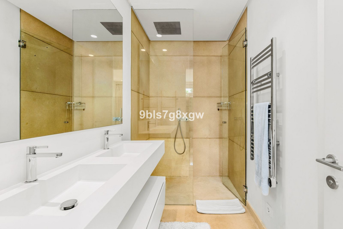 3 Bedroom Apartment in Benahavís - Photo 30