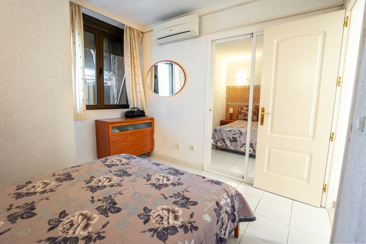 2 Bedroom Apartment in Fuengirola - Photo 16