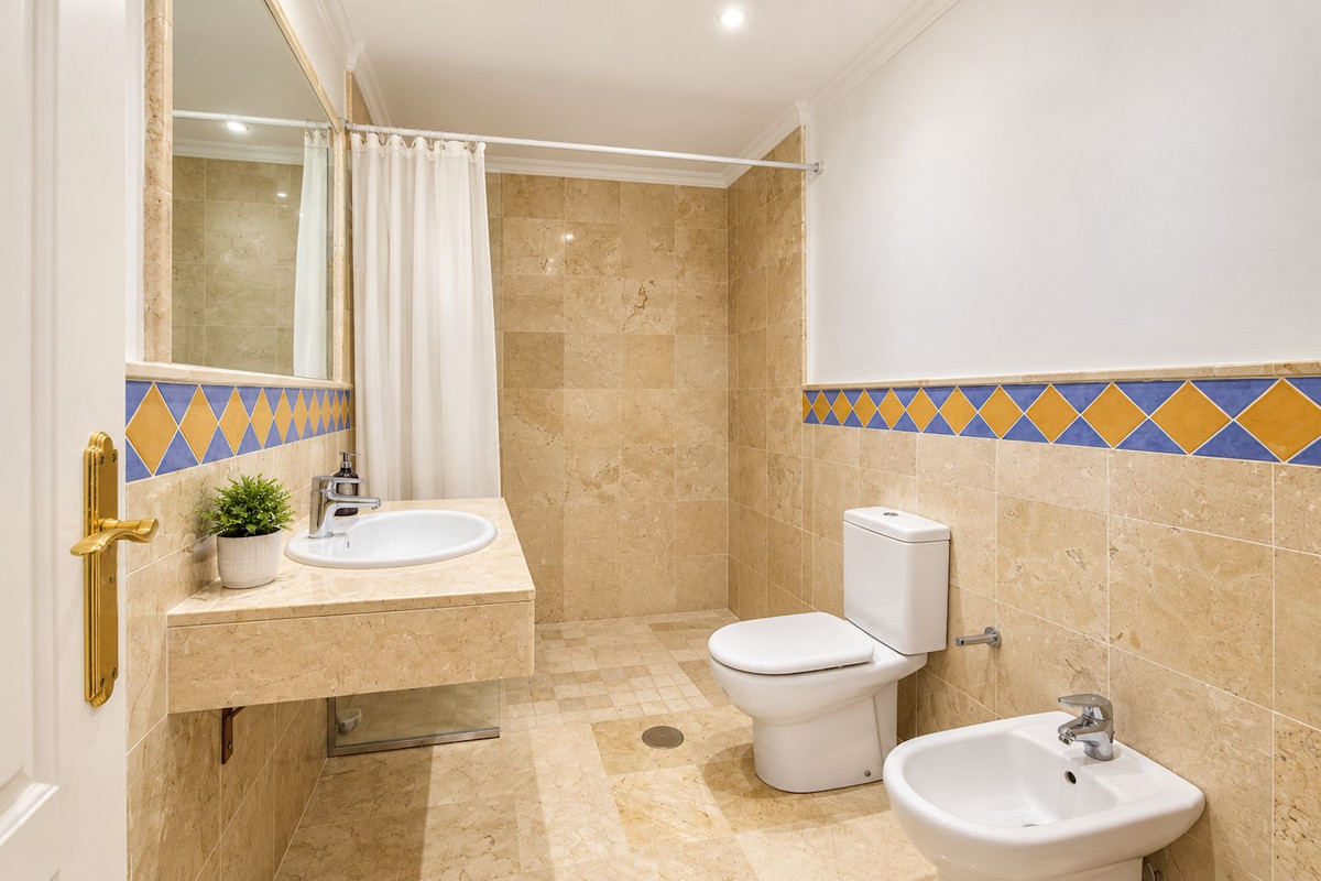 3 Bedroom Apartment in Marbella - Photo 13