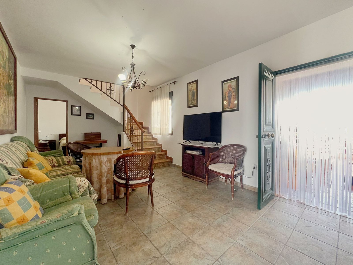 4 Bedroom Townhouse in Coín - Photo 18