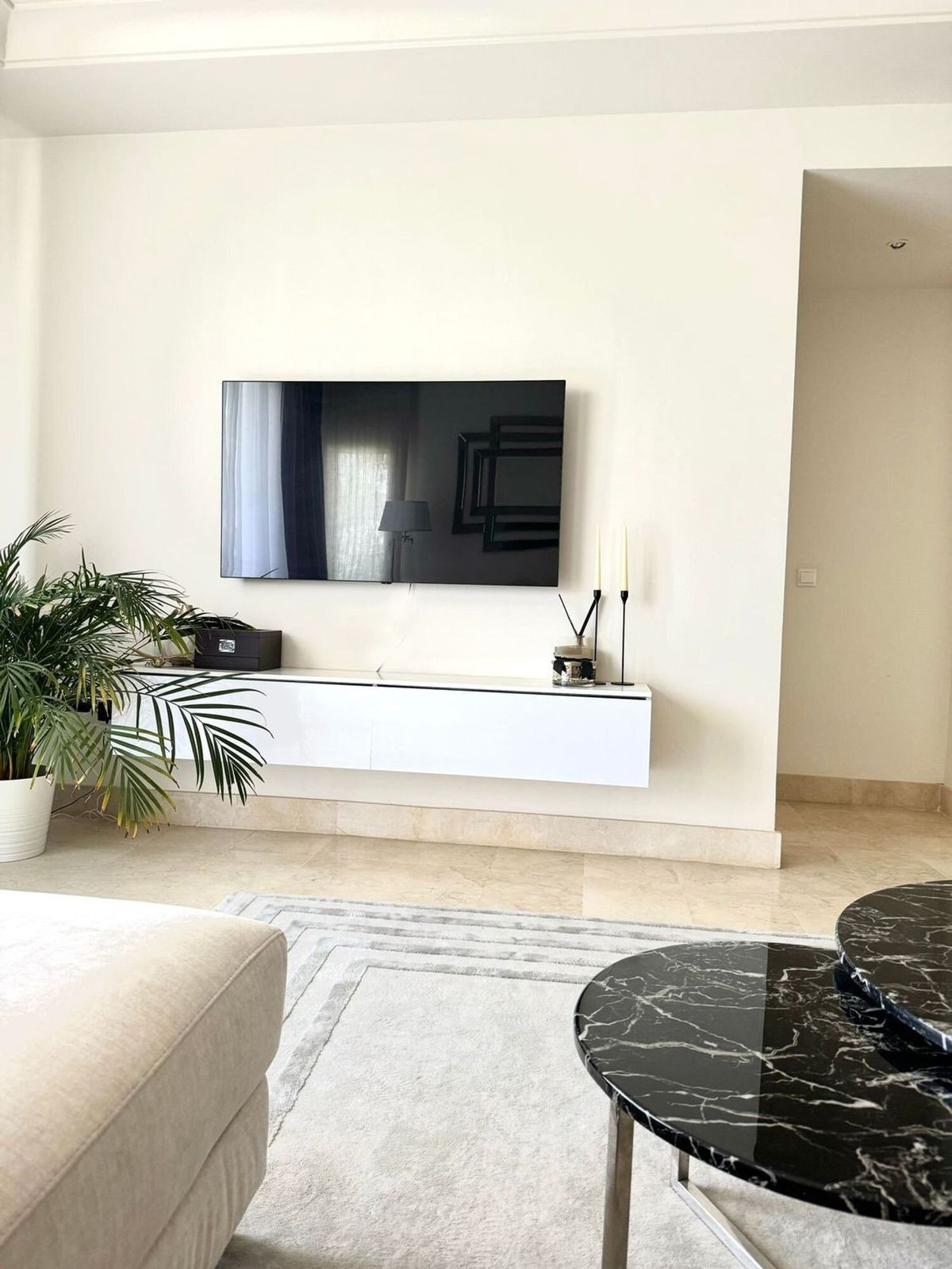 2 Bedroom Apartment in Marbella - Photo 5