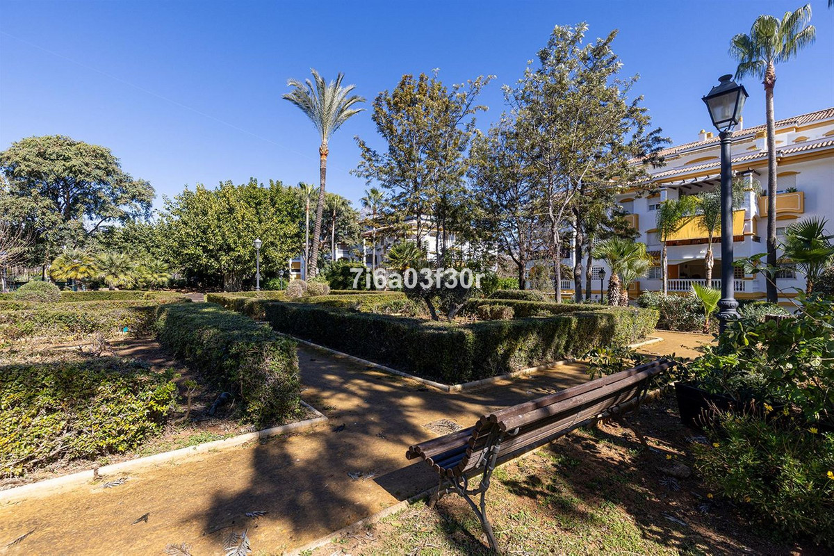 2 Bedroom Apartment in Marbella - Photo 40